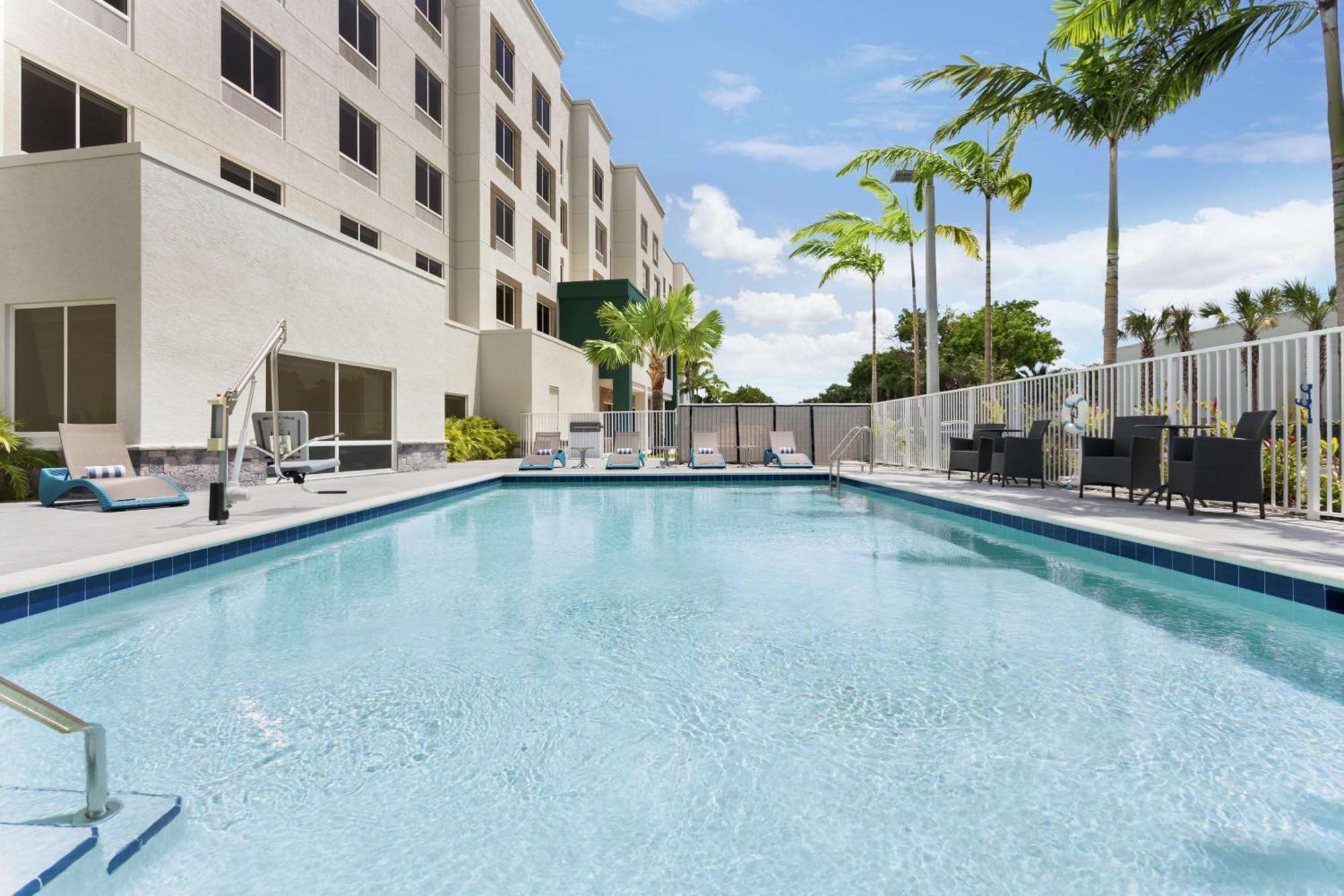 Hampton Inn & Suites Miami, Kendall, Executive Airport Country Walk Екстер'єр фото